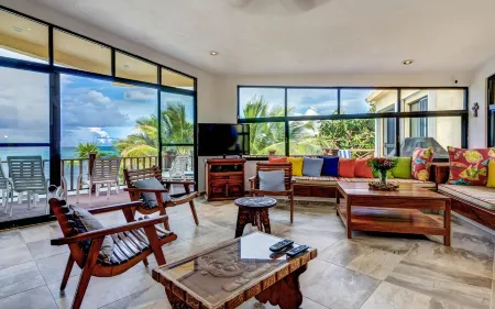 Casa Zama - Stunning ocean views and privacy at this poolside oasis