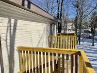 Contemporary, Comfortable, Well Appointed Home with 4-6 person Hot Tub!