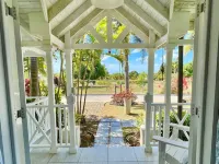 Beautiful West Coast villa, shared pool, Inc Fairmont Beachclub access for four. Hotels in Porters