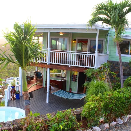 4 large bedrooms/4 full bathrooms. Pool/Beautiful Ocean views/hot tub. Cruz Bay!