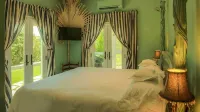 Charming waterfront Caribbean estate - 2 min from pink sand beach