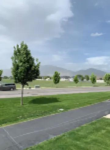 Lovely 4-bedroom townhome in Spanish Fork with WiFi and all amenities needed.