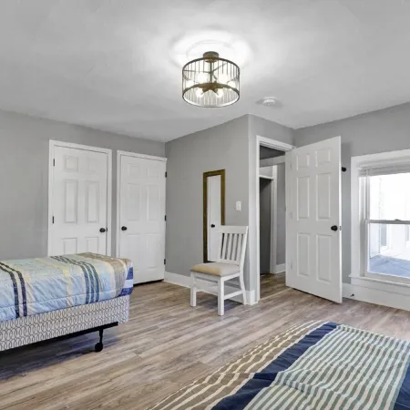 5 Bedroom 7 Beds Cozy and Spacious Home