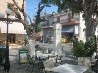 Villa with private pool garden and BBQ at quiet Cretan village just outside city