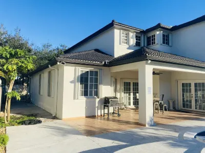Large Home to enjoy the Miami life!! Hotels near Miami Lakes Jewelers