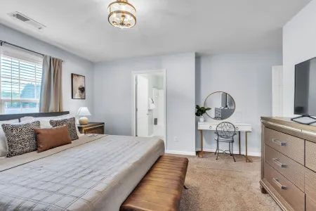 3BR - Pet-Friendly & Close to Downtown Greer Отели в г. Грир