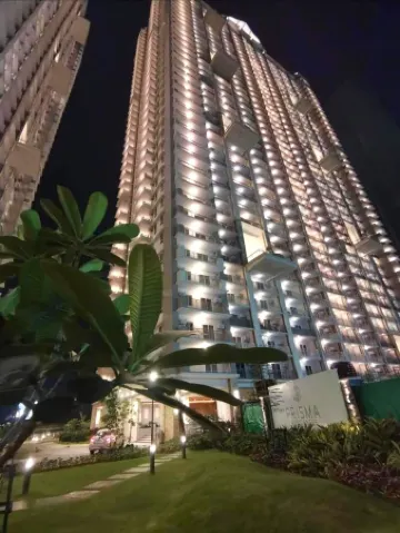 Cozy 2BR Condo Unit. Situated at the heart of metropolitan CBD's and Malls.