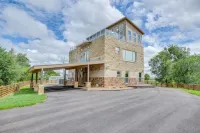 A Luxury Hilly Riverside Resort