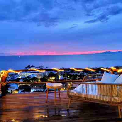 Sunsets + Ocean View Condo with WiFi, A/C, RoofTop, steps to Malecon and Beach Others