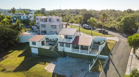 2 bedroom Villa with Pool and Stunning Ocean Views.