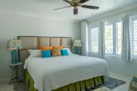 "Idle Time on the Bay Visually Charming and newly refurbished apartment 住宿飯店