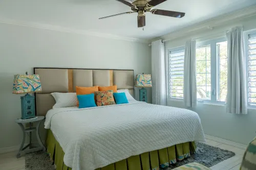 "Idle Time on the Bay Visually Charming and newly refurbished apartment - 2-Star