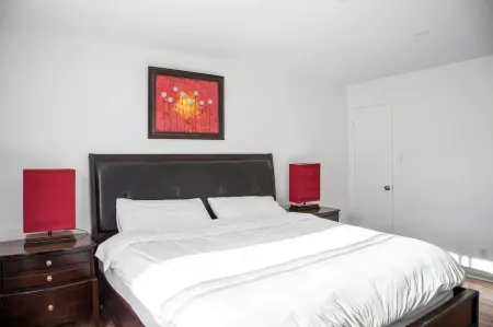 Big & Luxurious, Free Parking, King Size Bed, TV Отели рядом с достопримечательностью «Pi-o Centre d'Amusement»