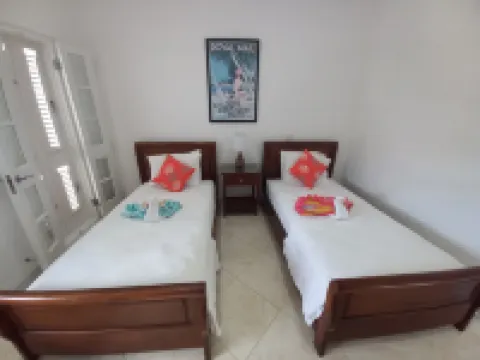 3BR Townhouse - with Pool and Partial Sea View from Main bedroom Hotel di 