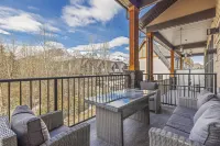 M6- sleeps 15, 5BR + 4.5BA+Hot-tub, AC, garage townhome, Canmore