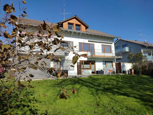 Newly renovated 3-room holiday flat for families with up to 2 children in Berau ユーリンゲン＝ビルケンドルフのホテル