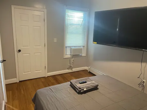 Luxuriously furnished 3 BR apartment