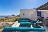 Large Luxury Beachfront Villa with Pool, Paddleboards, Golf Carts- Family Ready!