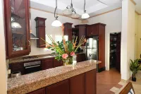 Iyanola Villa/ Tee Joys - 3-bedroom villa in beautiful Gros Islet with AC, WiFi