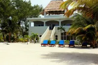 Luxury home with plunge pool, pier and 360 rooftop view just 4 miles south.