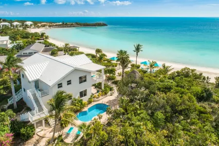 Crystal Sands Beachfront Villa! Private Pool! Best Value for Families & Couples! Отели рядом с достопримечательностью «Turks and Caicos Island»