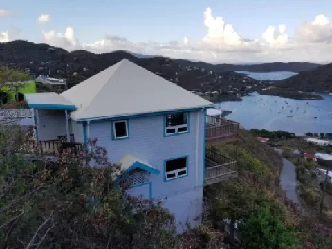 Now with solar!! Gorgeous Views From Every Room, Pool, AC, Caribbean Breezes Hôtels à : 