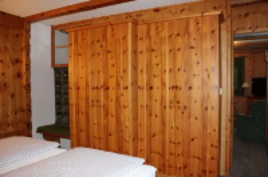 5-star apartment "Kreuzeck" in Grainau & garden/lawn.