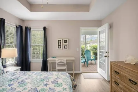 Welcome to Seashells and Sandtraps! The Perfect Oak Island Home w/ Golf Cart!