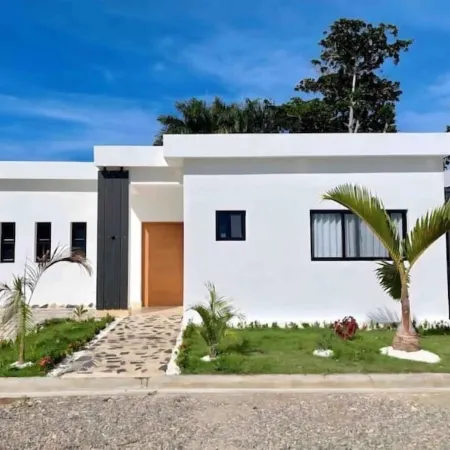 Fanta Sea: Luxe Villa, Pool, 4 Min Drive to Beach
