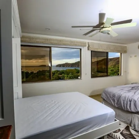 Stunning ocean view villa.<br>Walk to the beach .
