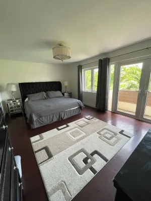 3 bedroom Town House, Paradise Island, Ocean Front Property