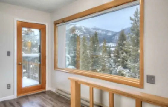 Hot tub, Sauna, summer Pool in The Great Outdoors! Clean & comfy beds.