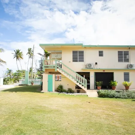 Casa Del Mar Beachfront House on quiet beach, surf out front, tidepools for kids