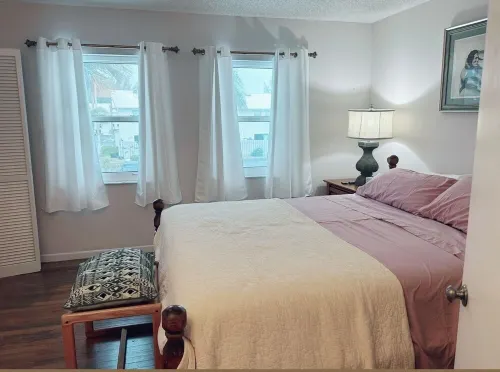 Charming 2-bedroom Townhouse on Hutchinson Island, with private beach access.