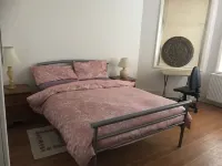 A Large comfy Room in Bromley Hotels near West Wickham
