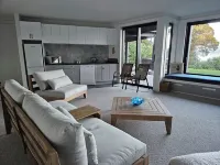 Luxury retreat for two beside the great lake