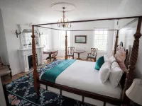 20 South Battery Hotels near Robert Lange Studios