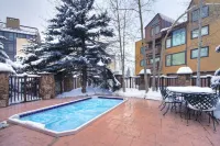 Nice Update Condo - Great Access to Superbee Lift in East Village - AN302 by RedAwning - Bathtub