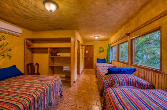 El Sano Banano Beachside Hotel