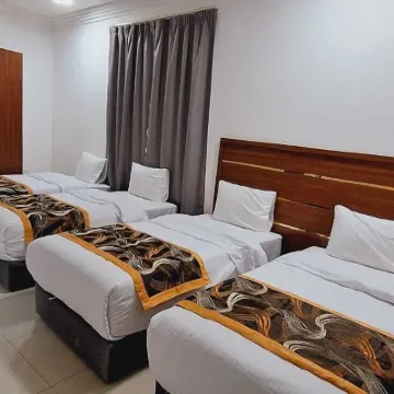 ستار 4 سيزون Hotels near Crown Plaza Beach Resort