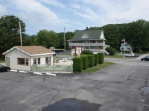 Northern Peaks Motor Inn Hotels in Gorham