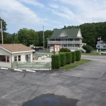Northern Peaks Motor Inn