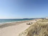 Harbourside Apartment - Beach
