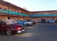 Finlen Hotel and Motor Inn - parking