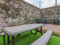 2 College Bounds Hotel a 