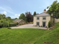 Cwmalis Hall Hotels in Chirk