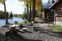 Riverside Meadows Cabins Hotels in Del Norte