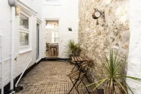 11 Belgravia Street