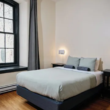 Saintlo Ottawa Jail Hostel