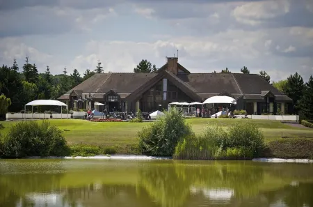Golf Hotel de Mont Griffon Отели в г. Боран-Сюр-Уаза